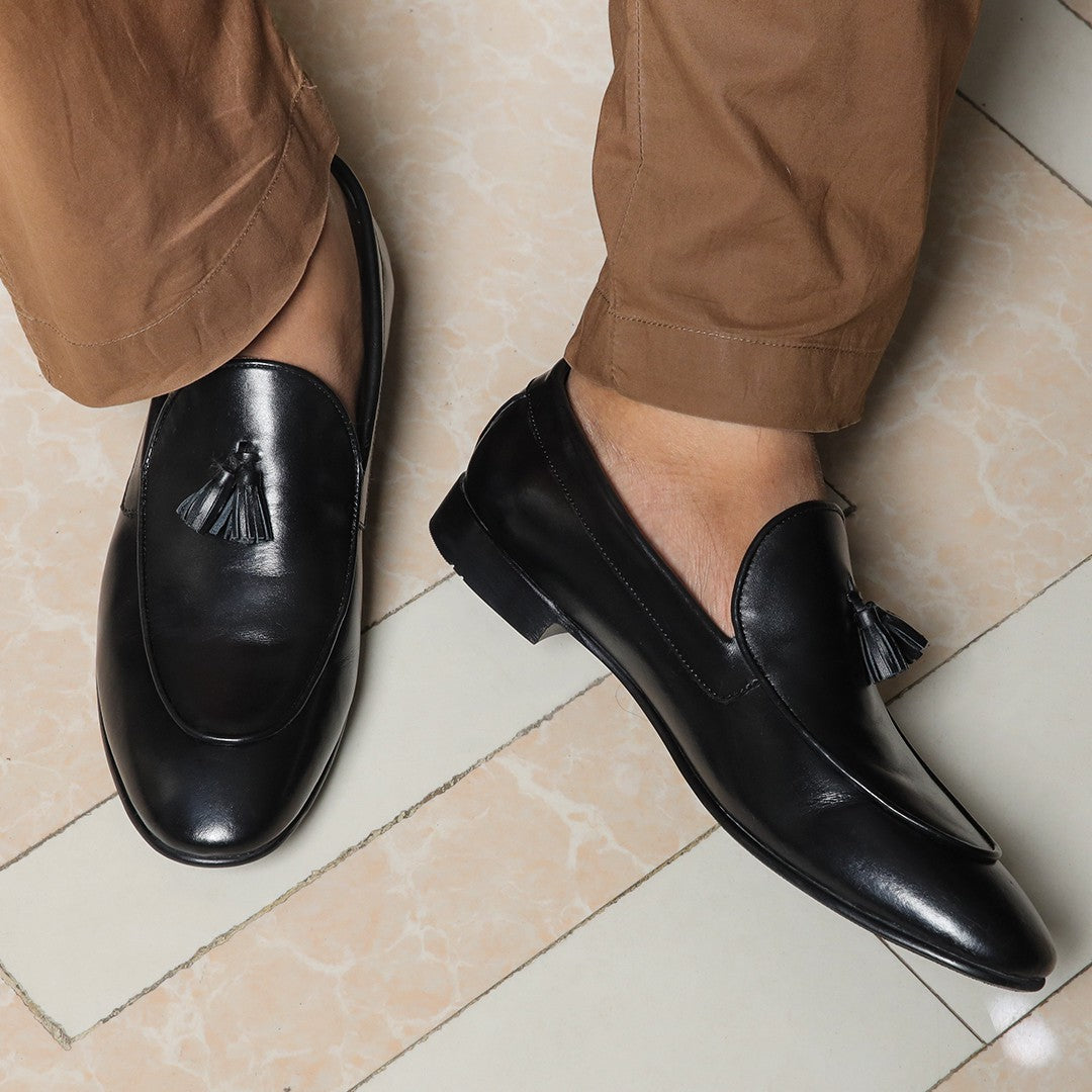 Plain leather tassel shoes