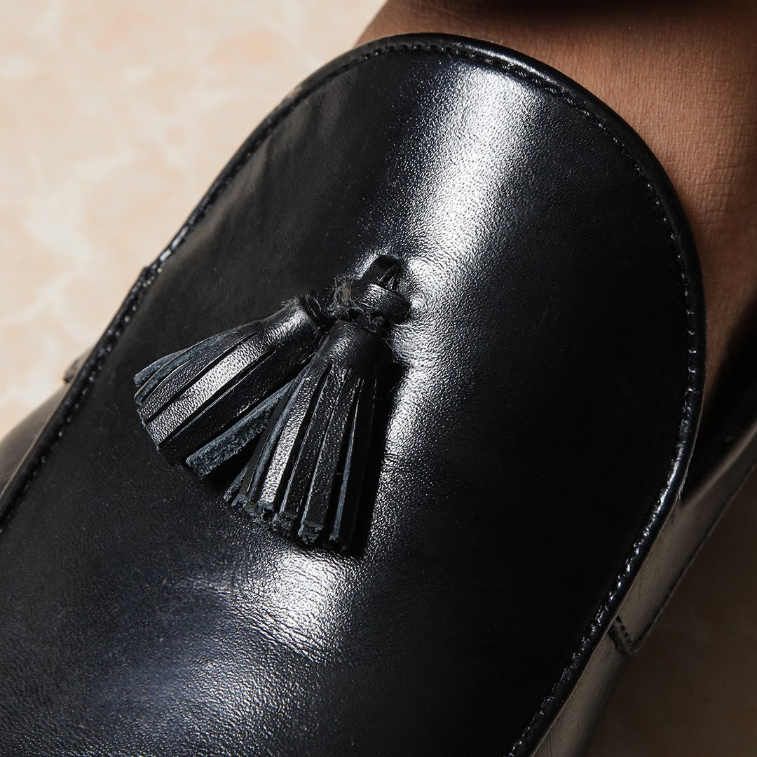 Plain leather tassel shoes