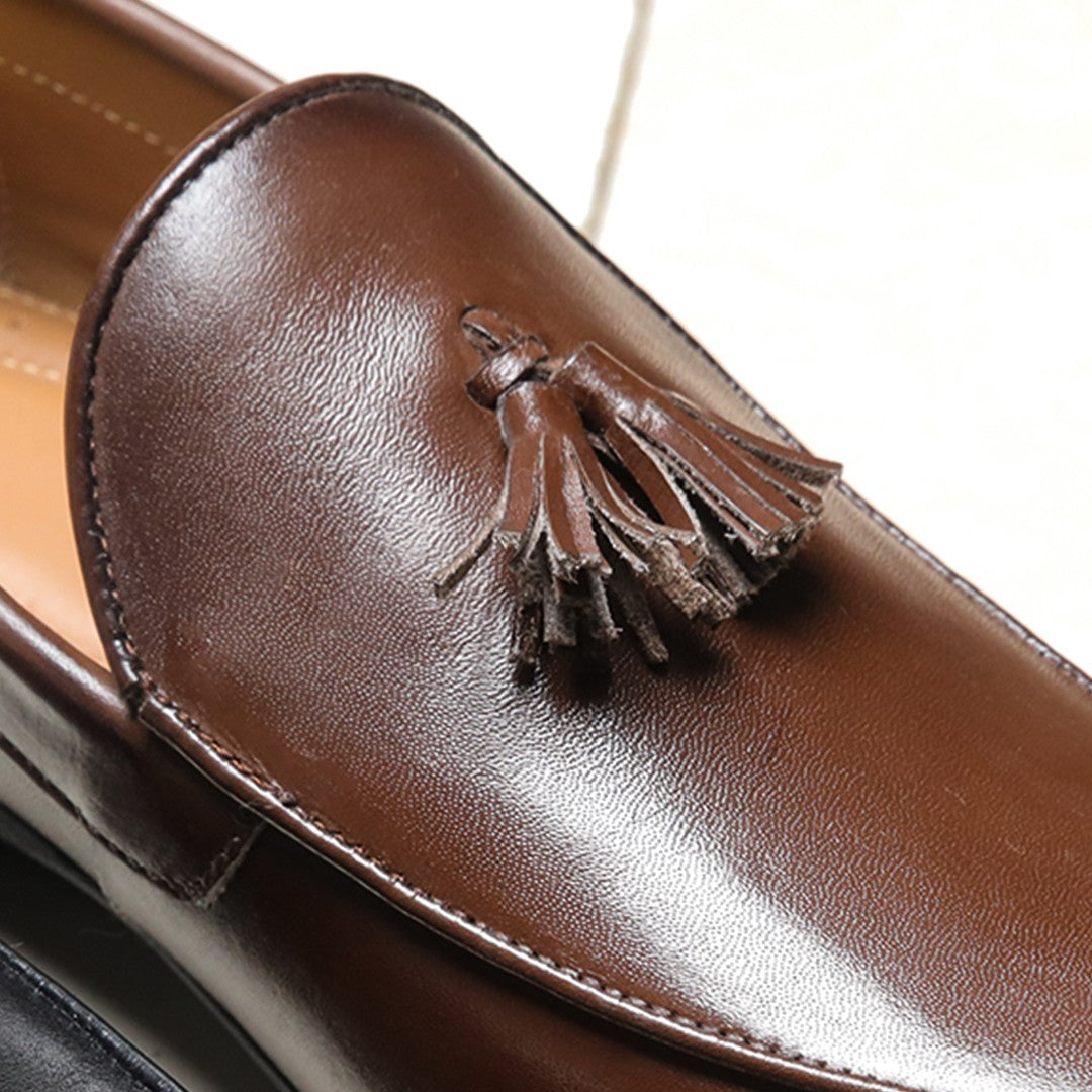 Plain leather tassel shoes